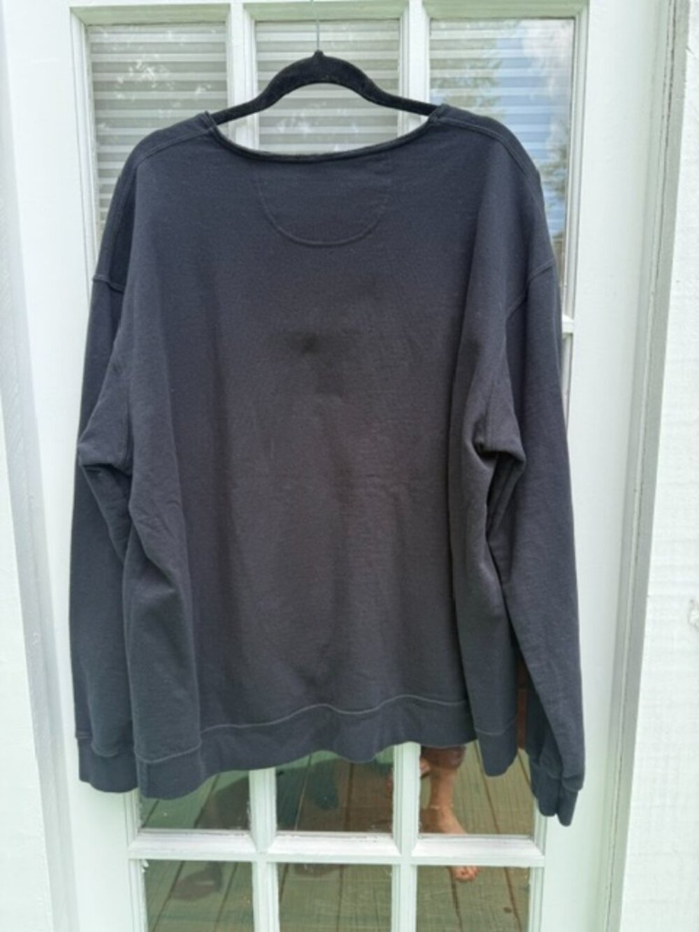 Port Company New York Skyline Black Sweatshirt 2XL with V-cut neckline & Pocket - Picture 4 of 7